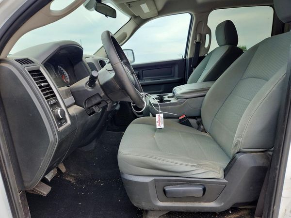 2015 RAM 1500 ST CREW CAB 4X4