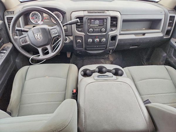 2015 RAM 1500 ST CREW CAB 4X4