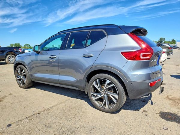 2019 VOLVO XC40 R-Design