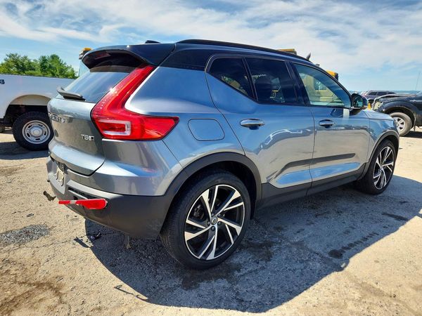 2019 VOLVO XC40 R-Design