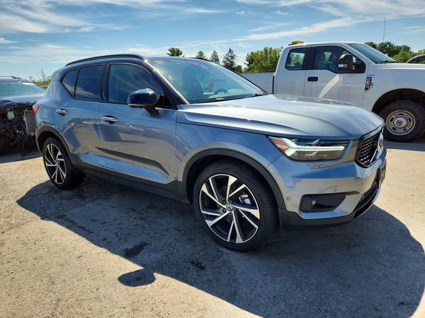 2019 VOLVO XC40 R-Design