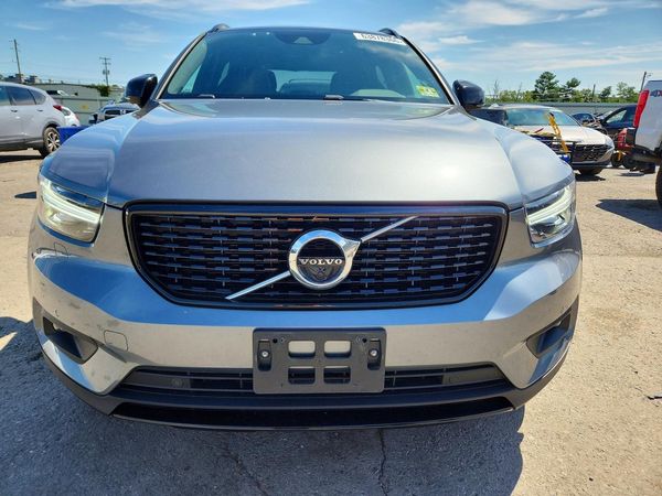 2019 VOLVO XC40 R-Design