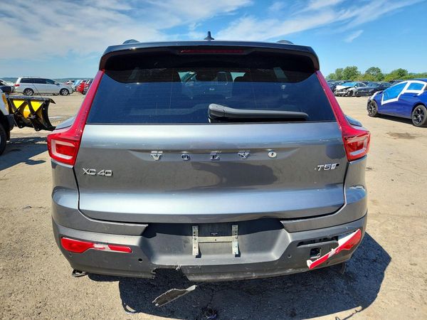 2019 VOLVO XC40 R-Design