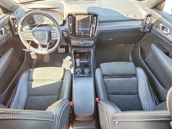 2019 VOLVO XC40 R-Design