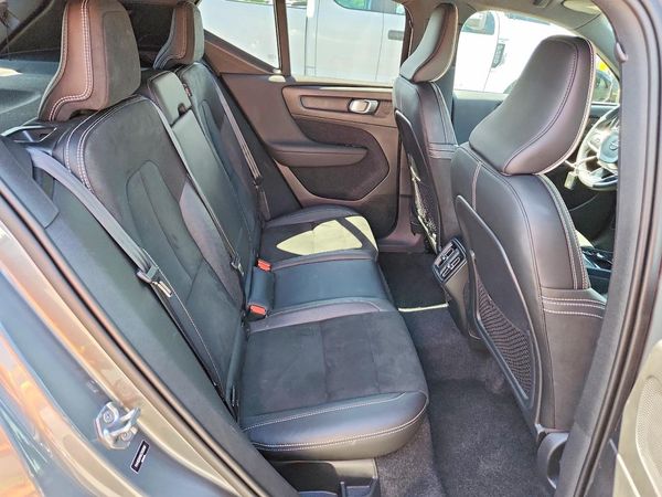 2019 VOLVO XC40 R-Design