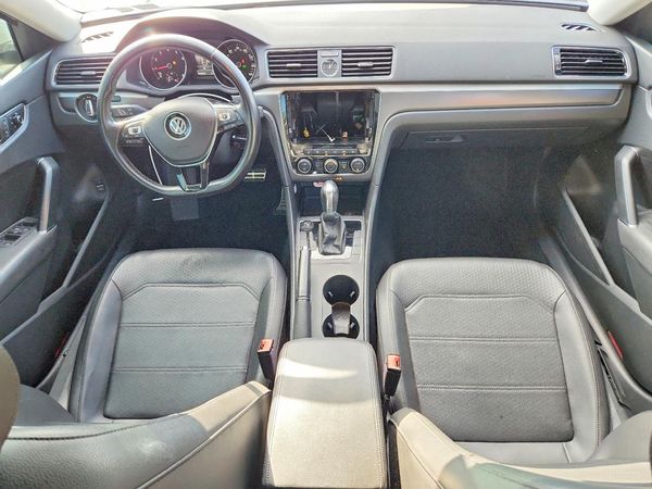 2017 VOLKSWAGEN PASSAT