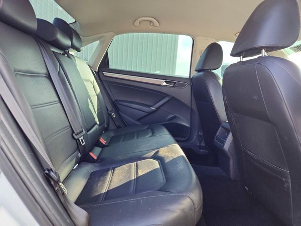 2017 VOLKSWAGEN PASSAT