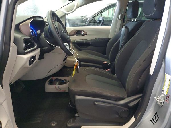 2021 CHRYSLER VOYAGER