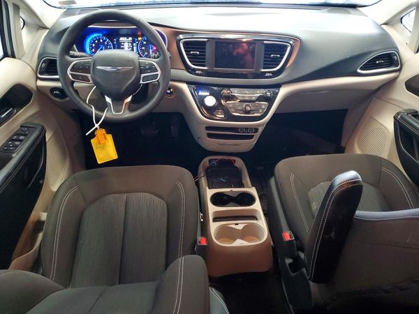 2021 CHRYSLER VOYAGER
