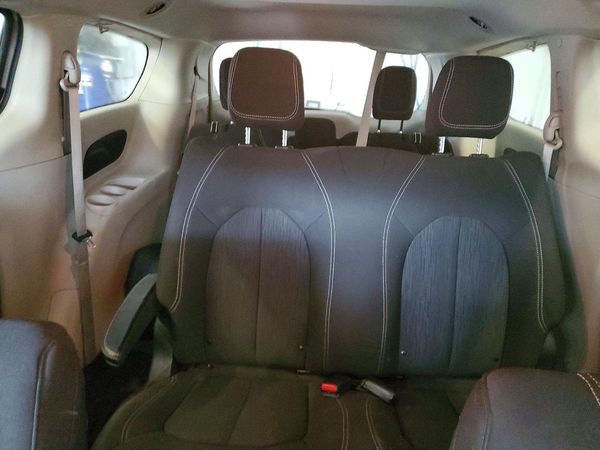 2021 CHRYSLER VOYAGER