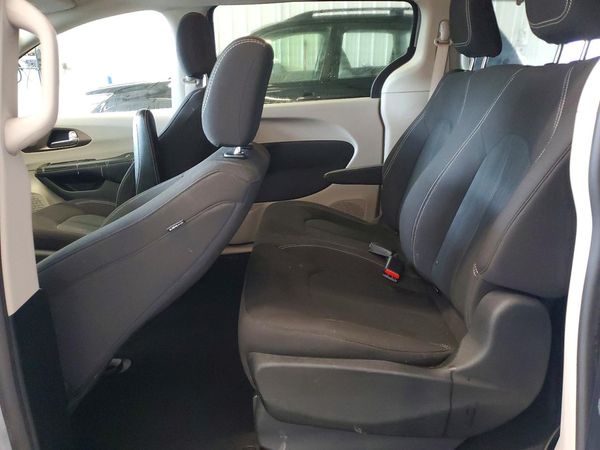 2021 CHRYSLER VOYAGER