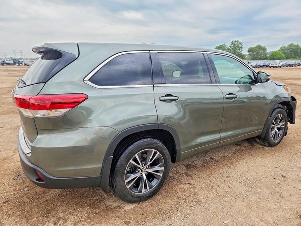2017 TOYOTA HIGHLANDER LE/LE Plus