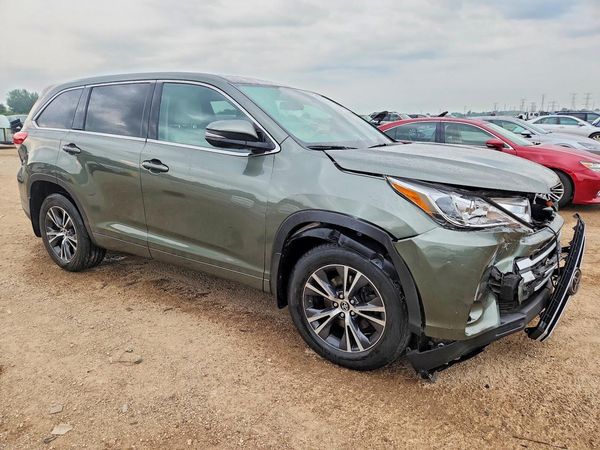 2017 TOYOTA HIGHLANDER LE/LE Plus