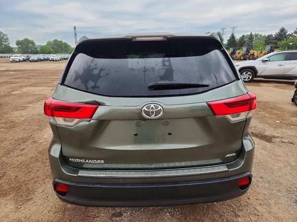 2017 TOYOTA HIGHLANDER LE/LE Plus