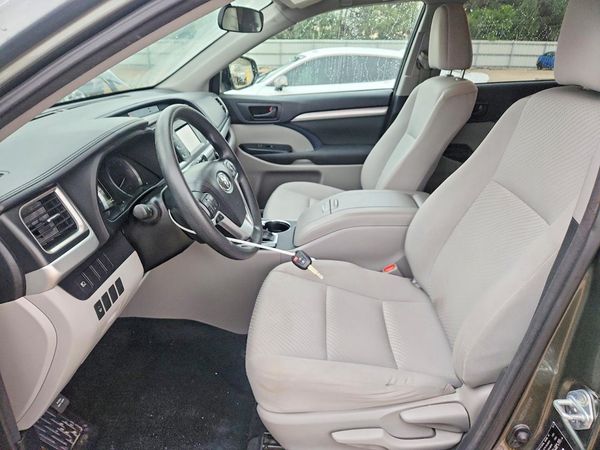 2017 TOYOTA HIGHLANDER LE/LE Plus