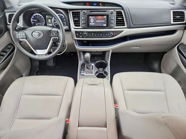 2017 TOYOTA HIGHLANDER LE/LE Plus