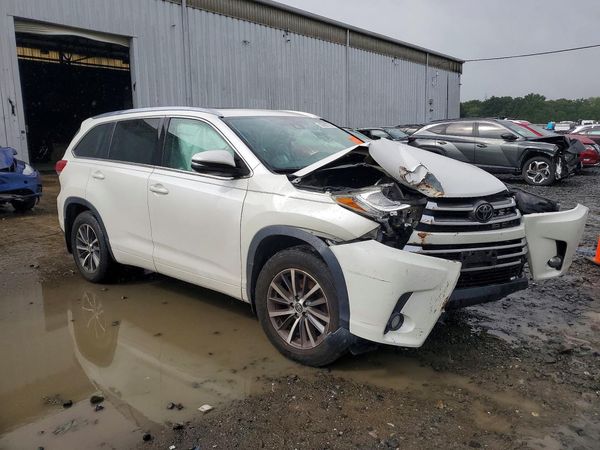 2018 TOYOTA HIGHLANDER SE/XLE — Passenger 3/4