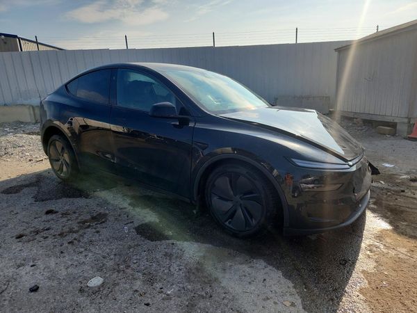 2026 TESLA MODEL Y — Passenger 3/4