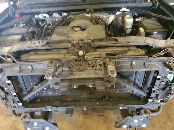 2018 CHEVROLET SILVERADO Custom — Engine bay