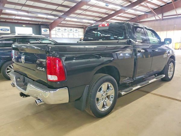 2017 RAM 1500 SLT QUAD CAB 4X4