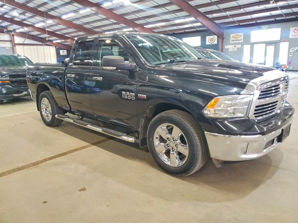 2017 RAM 1500 SLT QUAD CAB 4X4