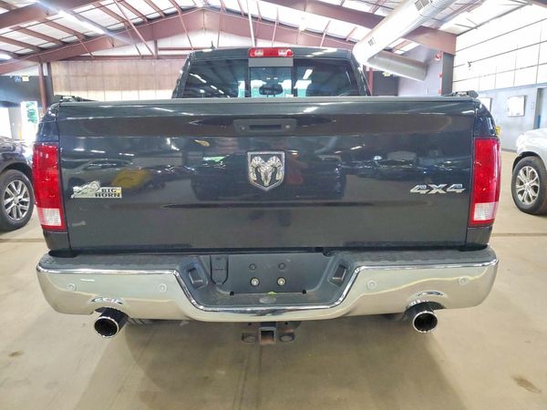 2017 RAM 1500 SLT QUAD CAB 4X4