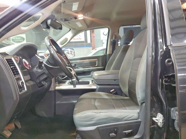 2017 RAM 1500 SLT QUAD CAB 4X4