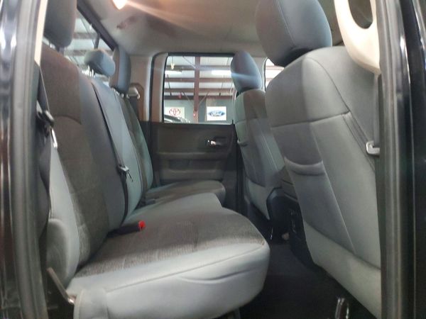 2017 RAM 1500 SLT QUAD CAB 4X4