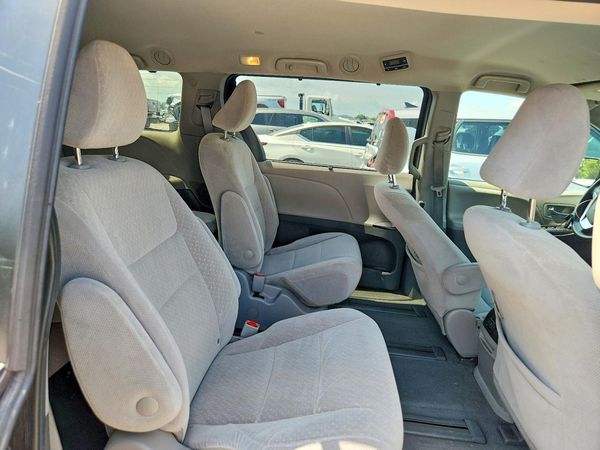 2020 TOYOTA SIENNA E grade