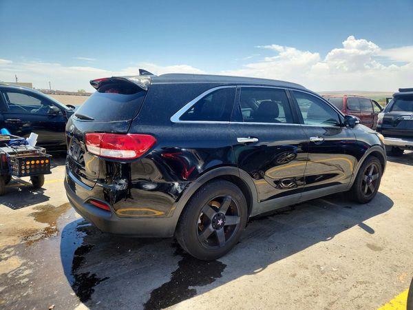 2016 KIA SORENTO L / LX