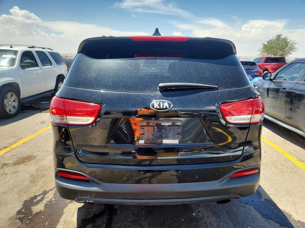 2016 KIA SORENTO L / LX
