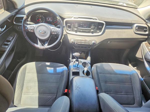 2016 KIA SORENTO L / LX