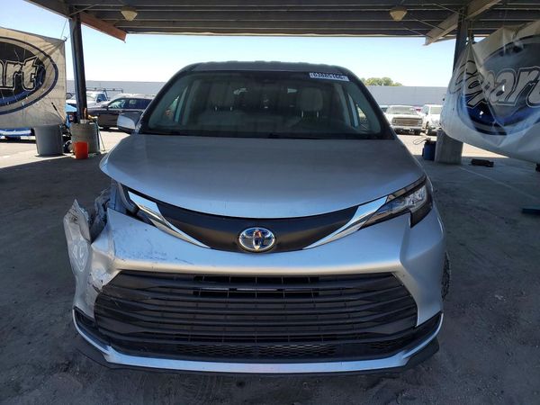 2022 TOYOTA SIENNA LE
