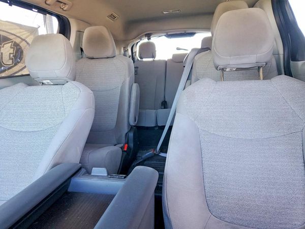 2022 TOYOTA SIENNA LE
