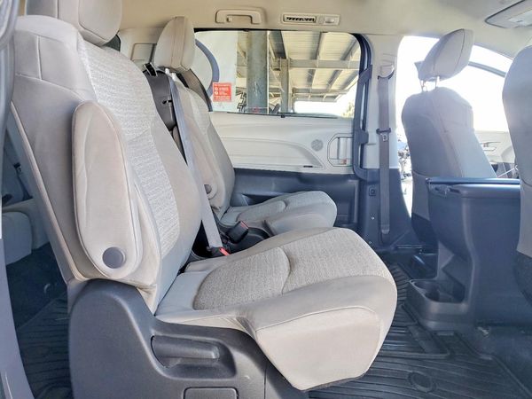 2022 TOYOTA SIENNA LE