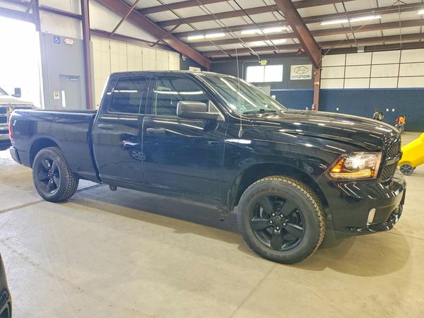 2015 RAM 1500 ST QUAD CAB 4X4