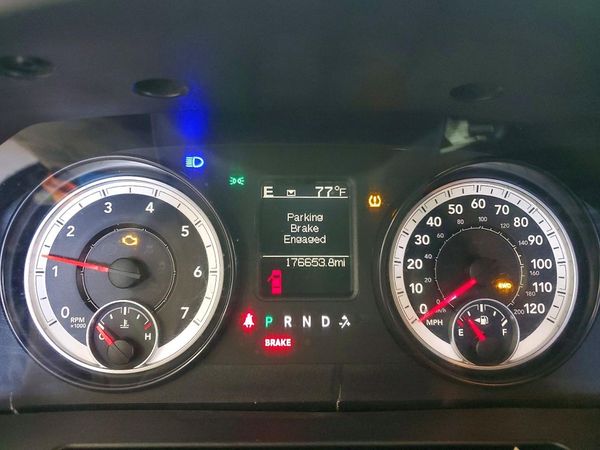 2015 RAM 1500 ST QUAD CAB 4X4