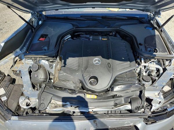2021 MERCEDES-BENZ E-CLASS E450-4M — Engine bay