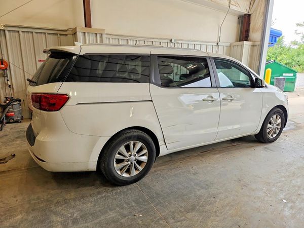 2016 KIA SEDONA LX - Middle-low