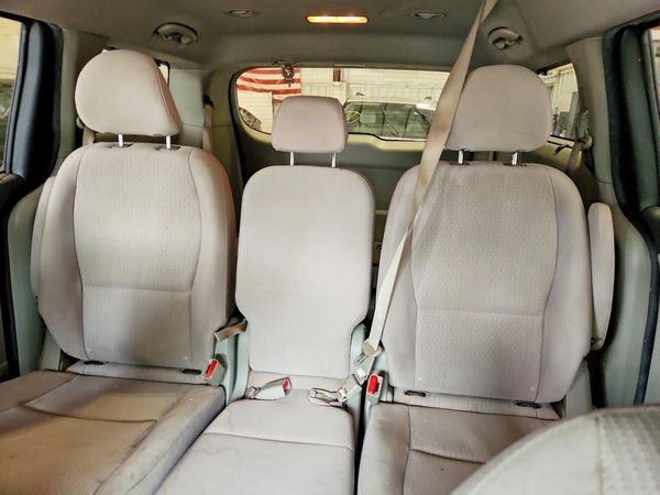 2016 KIA SEDONA LX - Middle-low