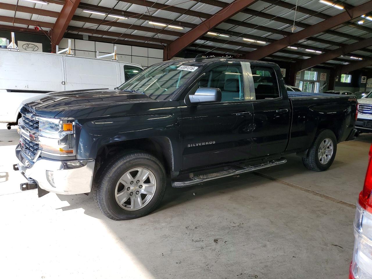 2017 CHEVROLET SILVERADO LT — Front 3/4