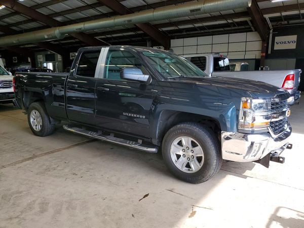 2017 CHEVROLET SILVERADO LT — Passenger 3/4
