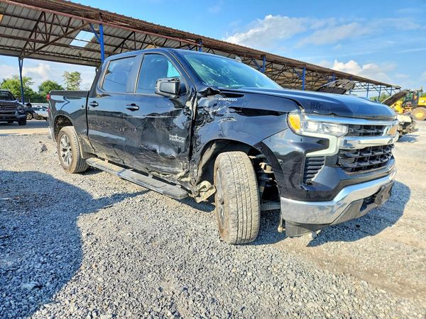 2024 CHEVROLET SILVERADO LT — Passenger 3/4