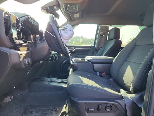 2024 CHEVROLET SILVERADO LT — DENT