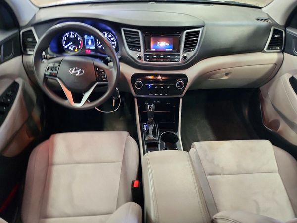 2016 HYUNDAI TUCSON SE