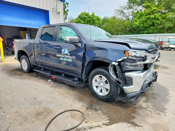 2022 CHEVROLET SILVERADO LT — Passenger 3/4