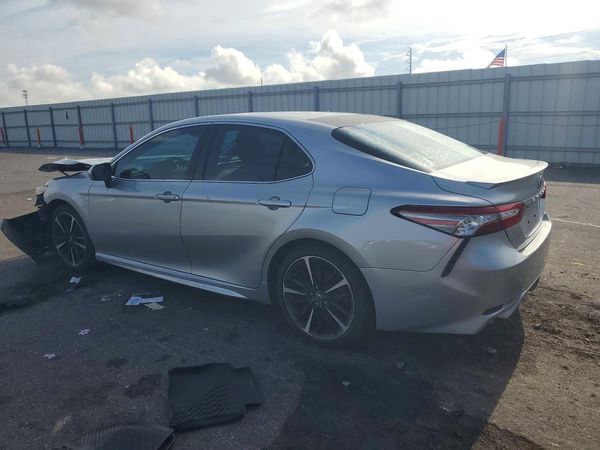 2018 TOYOTA CAMRY