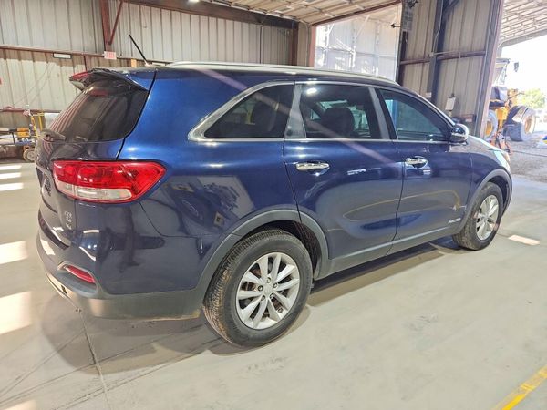 2017 KIA SORENTO L, LX