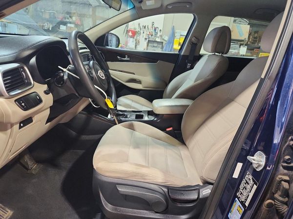 2017 KIA SORENTO L, LX