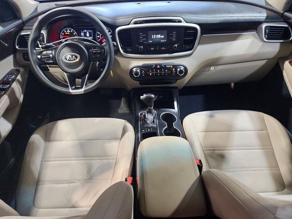 2017 KIA SORENTO L, LX
